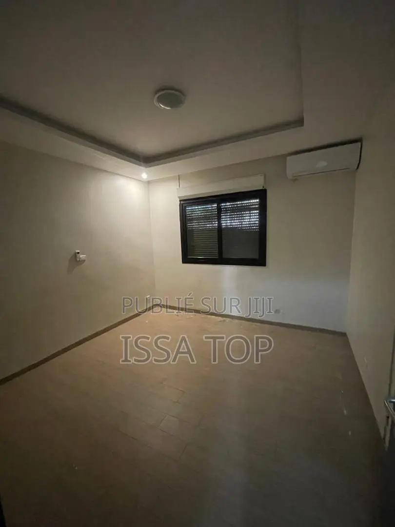 5chbre Maison dans Yoff à Louer