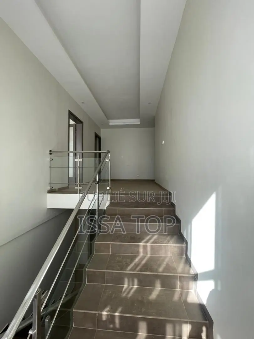 5chbre Maison dans Yoff à Louer