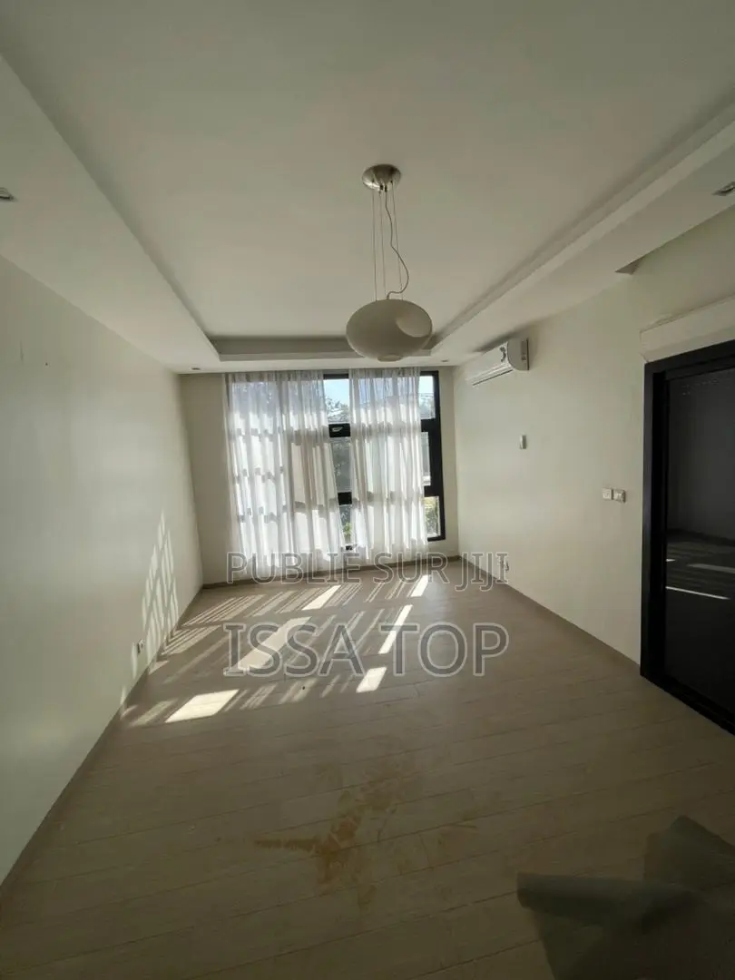 5chbre Maison dans Yoff à Louer