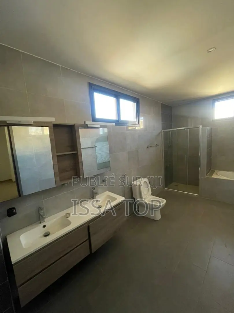 5chbre Maison dans Yoff à Louer