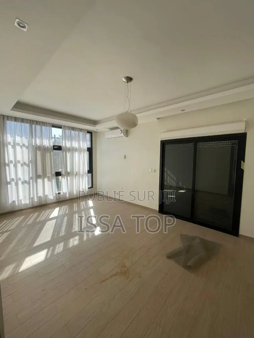 5chbre Maison dans Yoff à Louer