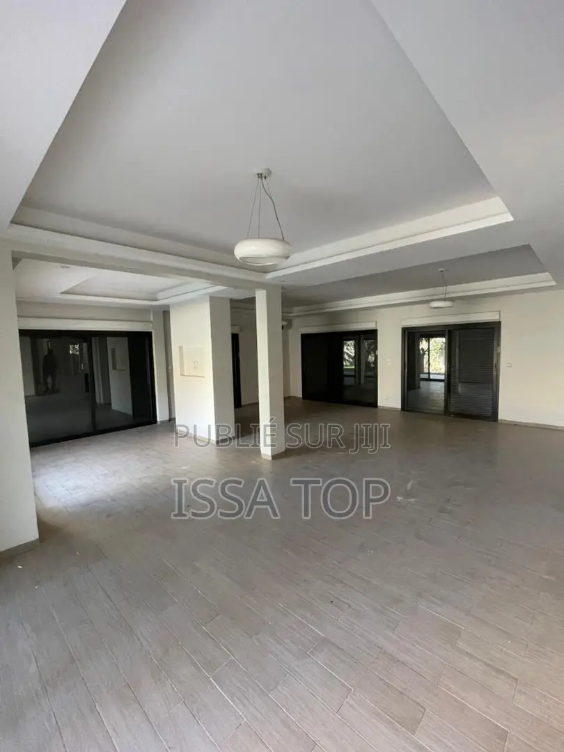 5chbre Maison dans Yoff à Louer