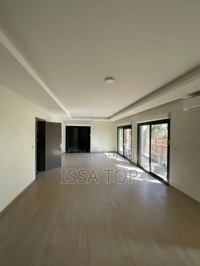 5chbre Maison dans Yoff à Louer