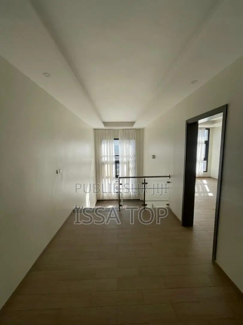 5chbre Maison dans Yoff à Louer