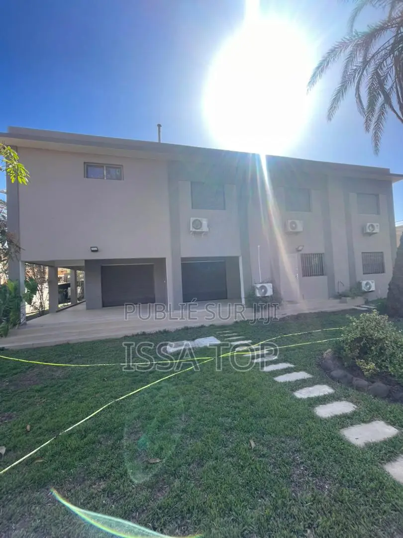 5chbre Maison dans Yoff à Louer