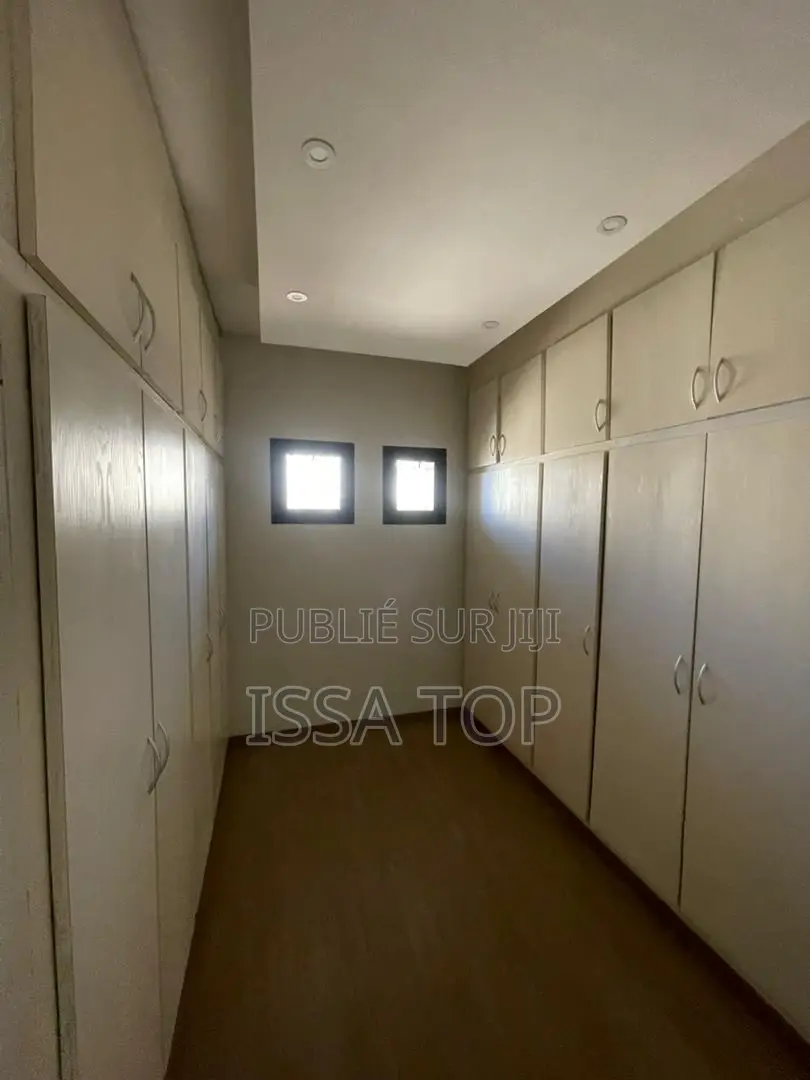 5chbre Maison dans Yoff à Louer