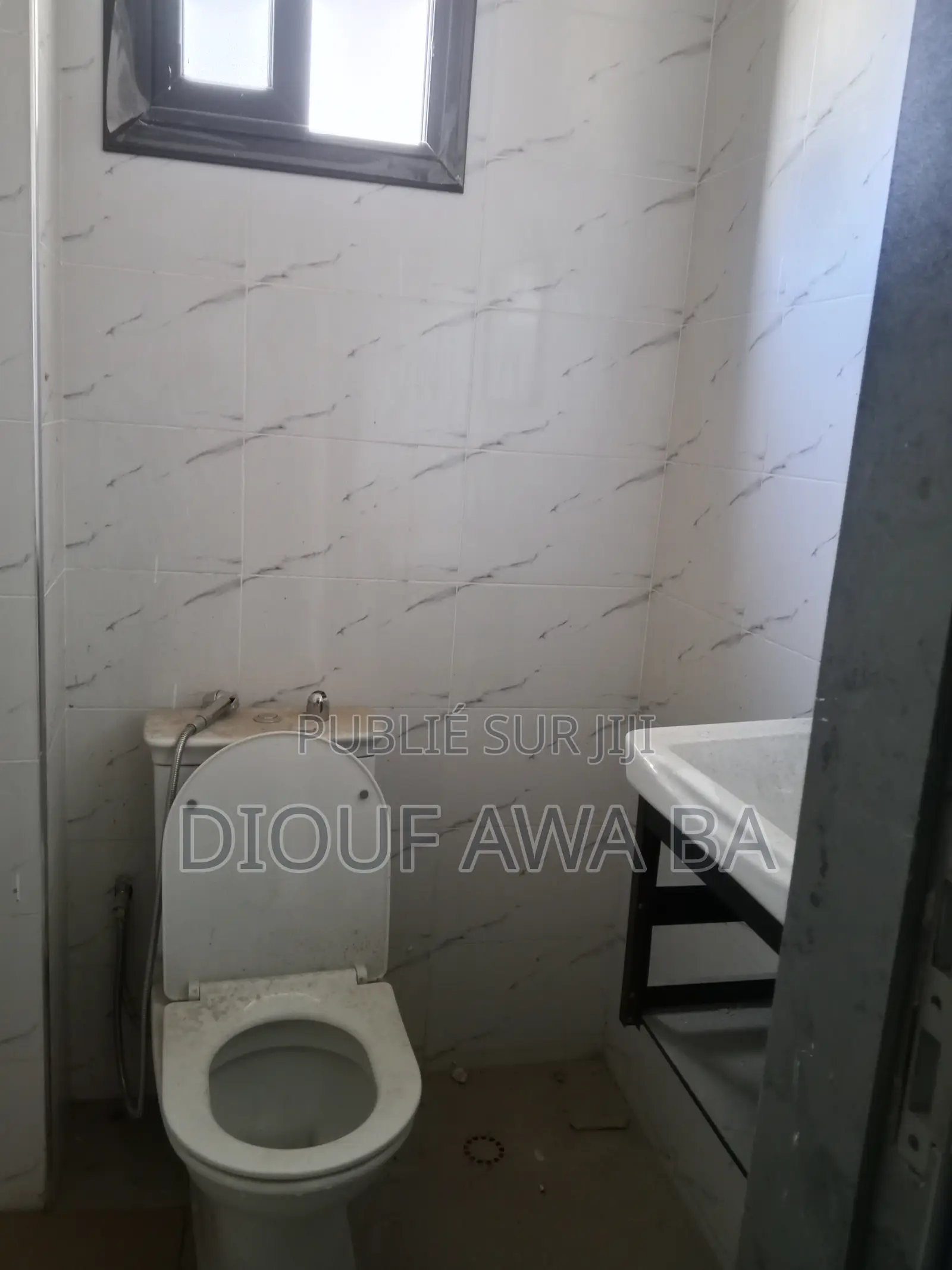 Plateau De Bureaux en Duplex À Louer Au Point E