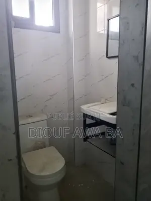 Plateau De Bureaux en Duplex À Louer Au Point E