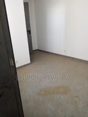 Plateau De Bureaux en Duplex À Louer Au Point E