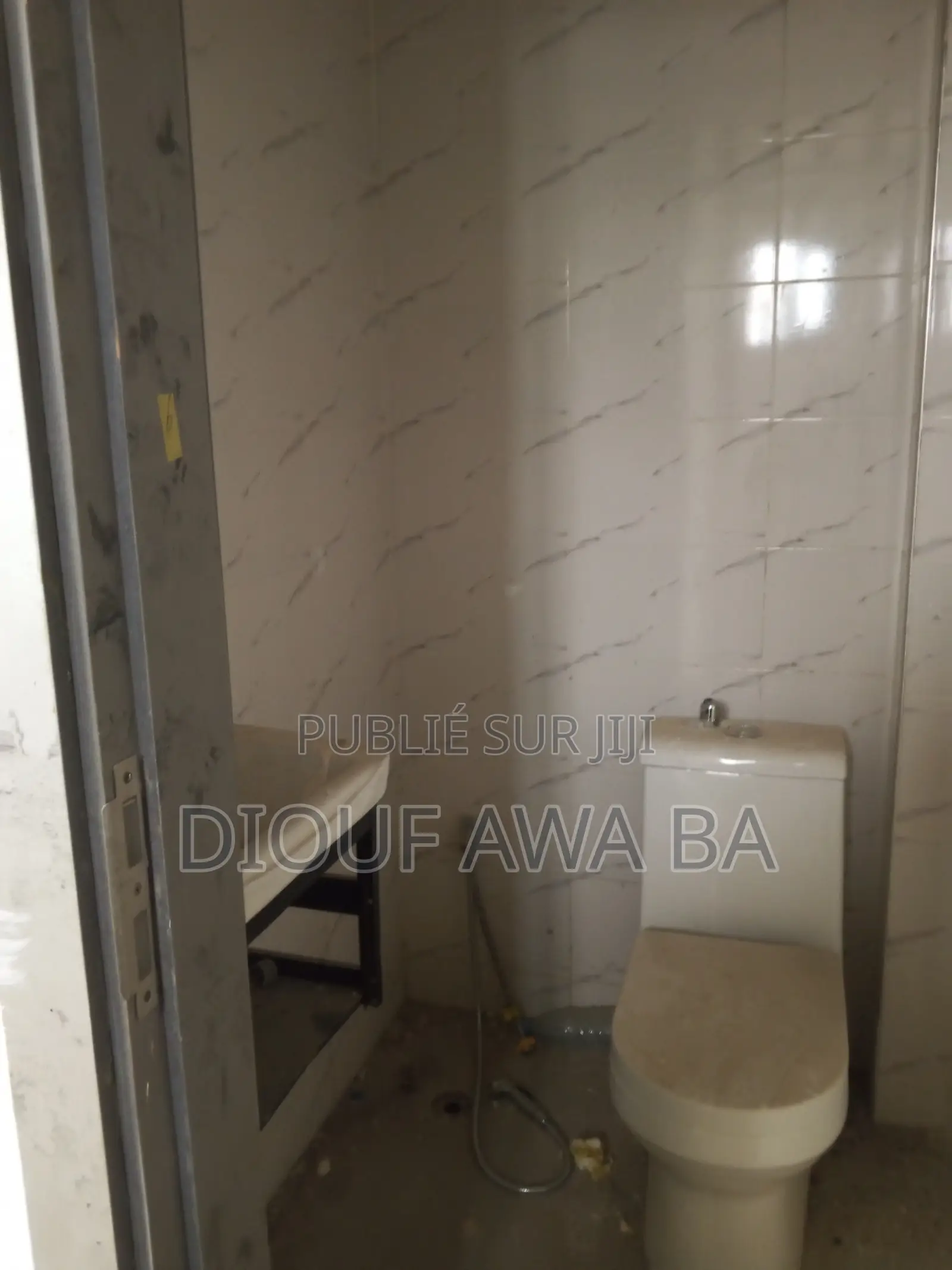 Plateau De Bureaux en Duplex À Louer Au Point E