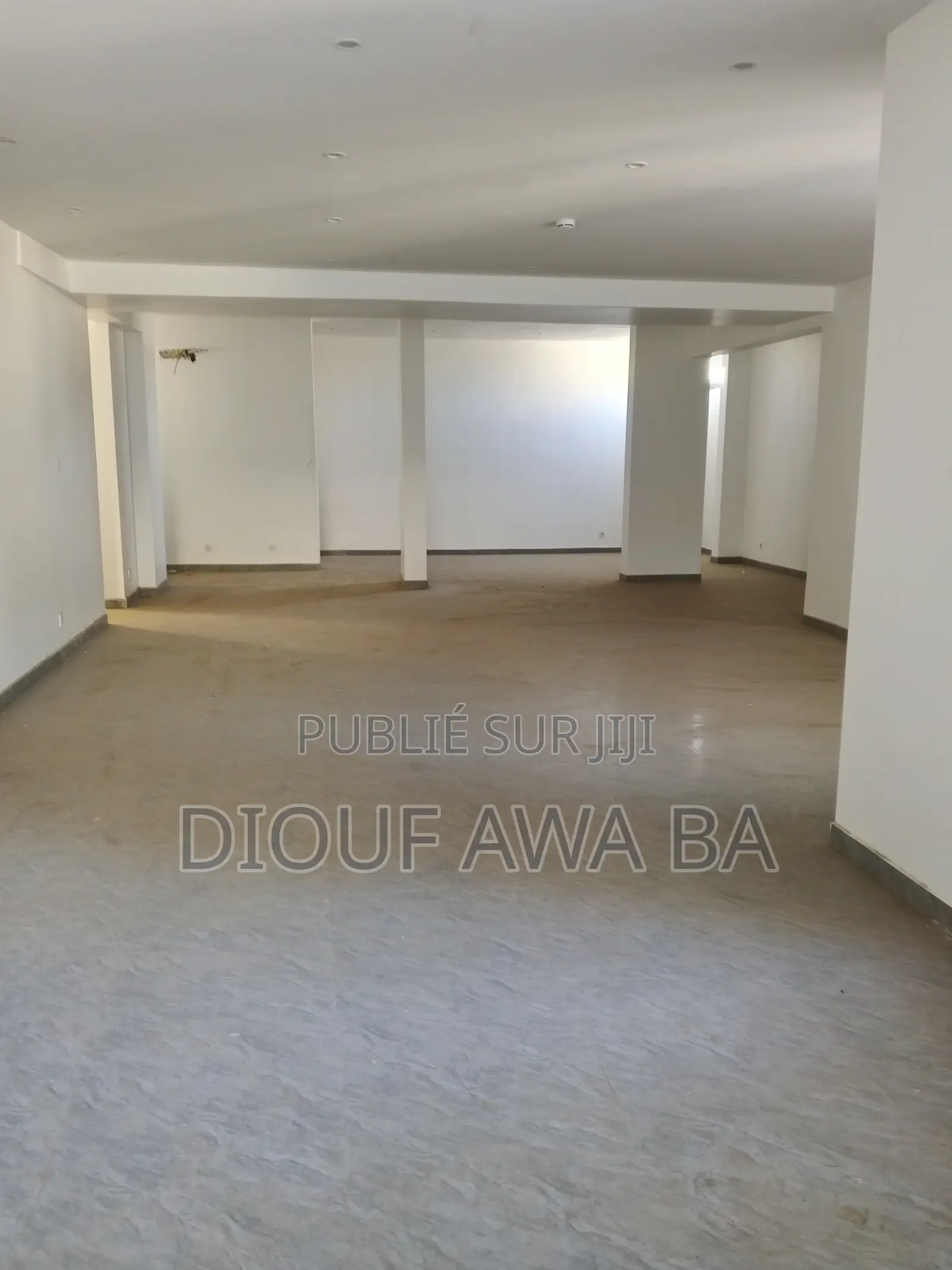 Plateau De Bureaux en Duplex À Louer Au Point E