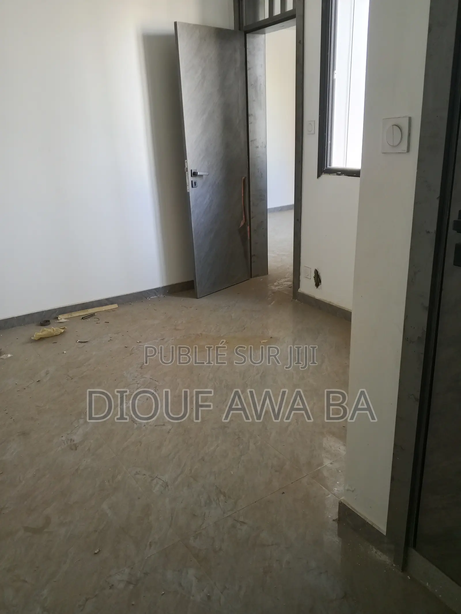 Plateau De Bureaux en Duplex À Louer Au Point E