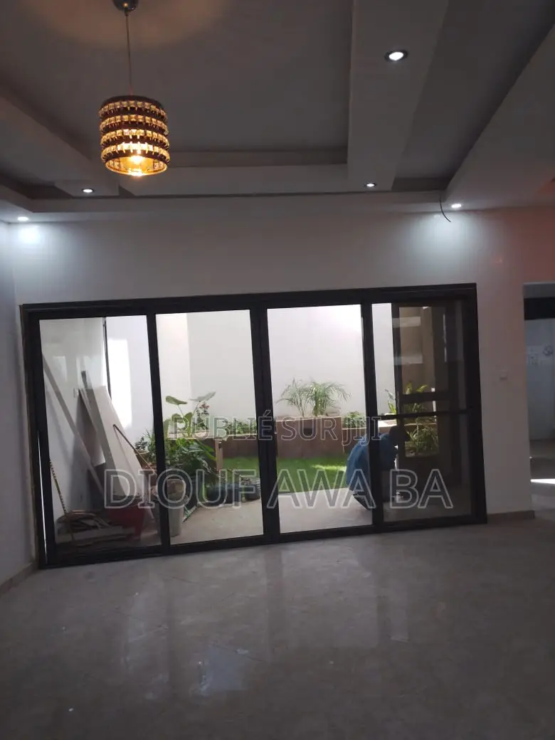 6chbre Duplex dans Duplex F6, Ouakam à Louer