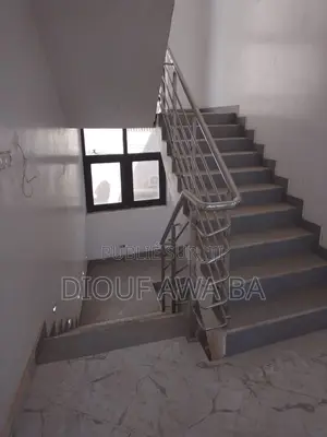 6chbre Duplex dans Duplex F6, Ouakam à Louer