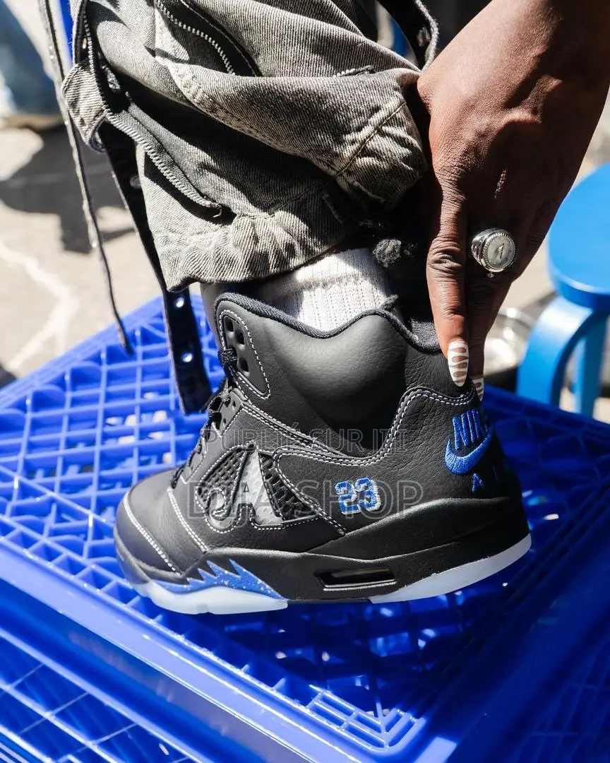 Disponible Original Jordon 5 Pointure 40 À 45