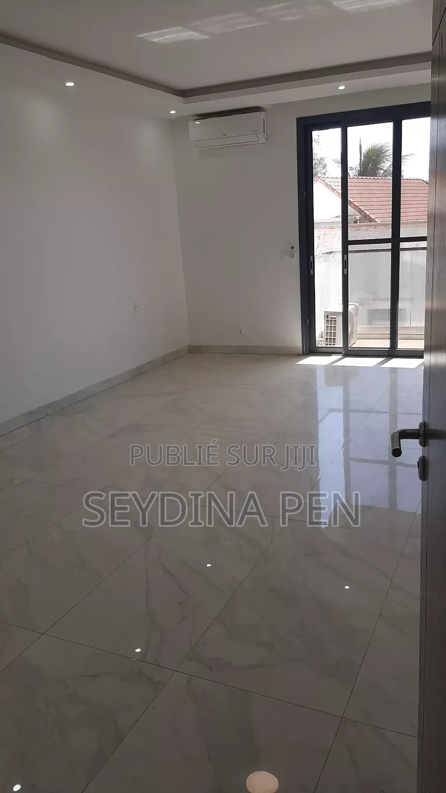 4chbre Appartement dans Malibou Plage, Guediawaye à Louer