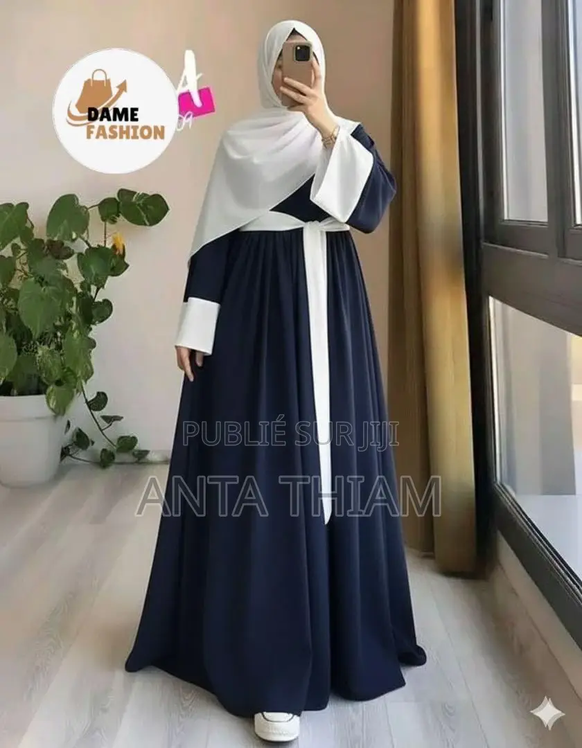 Diverses Belles Robes Défiler Sur Les Images