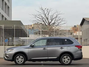 Mitsubishi Outlander 2020 Gris