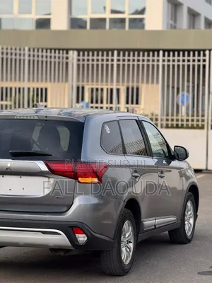 Mitsubishi Outlander 2020 Gris