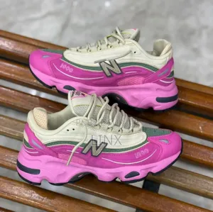 New Balance 1000 Rose