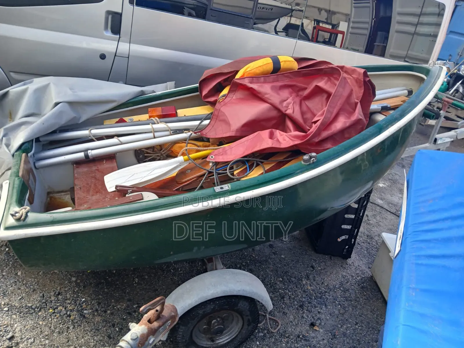 Bateaux De Pêche + Remorque, Voile, Rame Et Gilets De Sauvetage