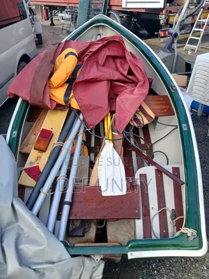 Bateaux De Pêche + Remorque, Voile, Rame Et Gilets De Sauvetage