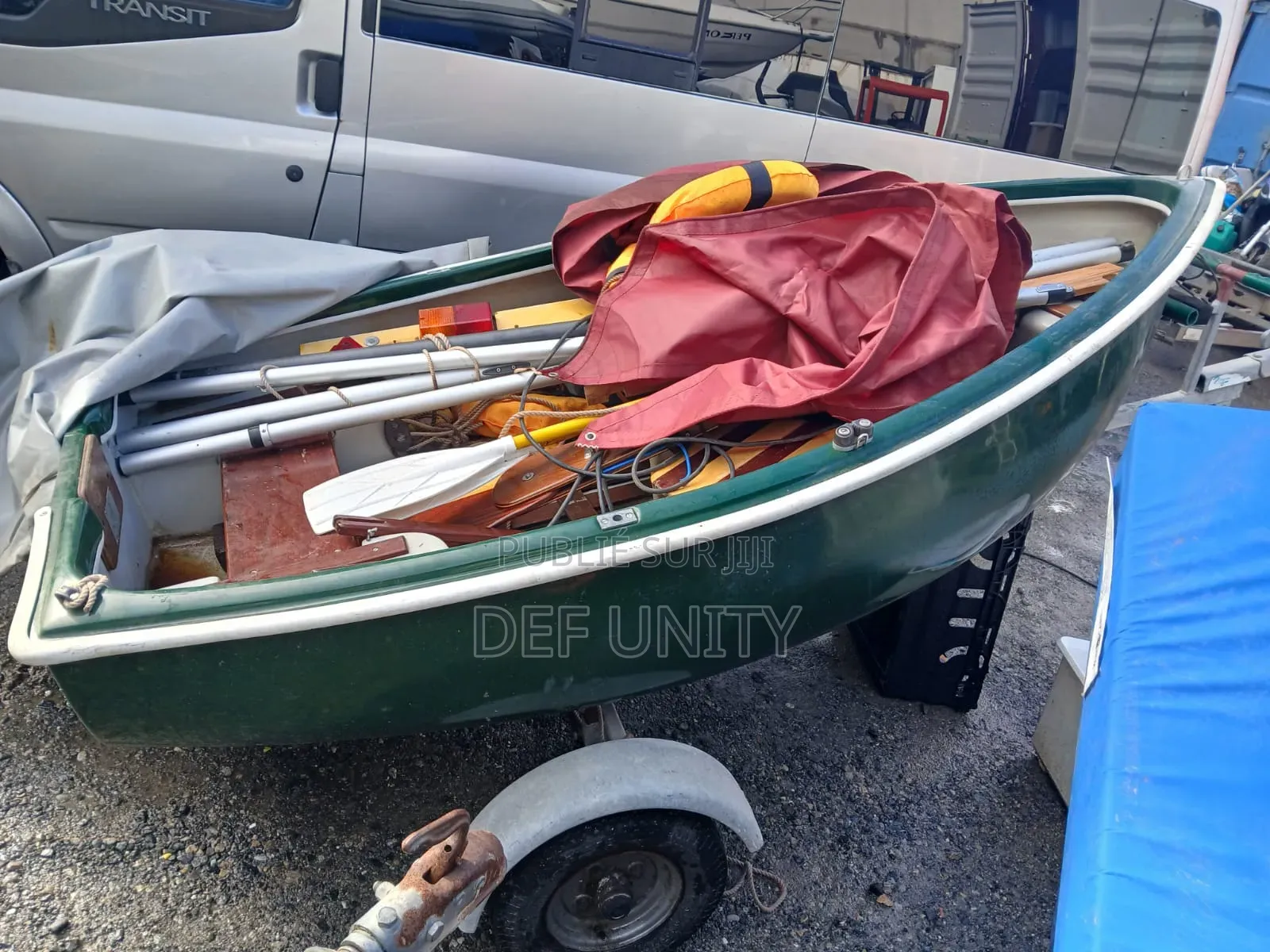 Bateaux De Pêche + Remorque, Voile, Rame Et Gilets De Sauvetage