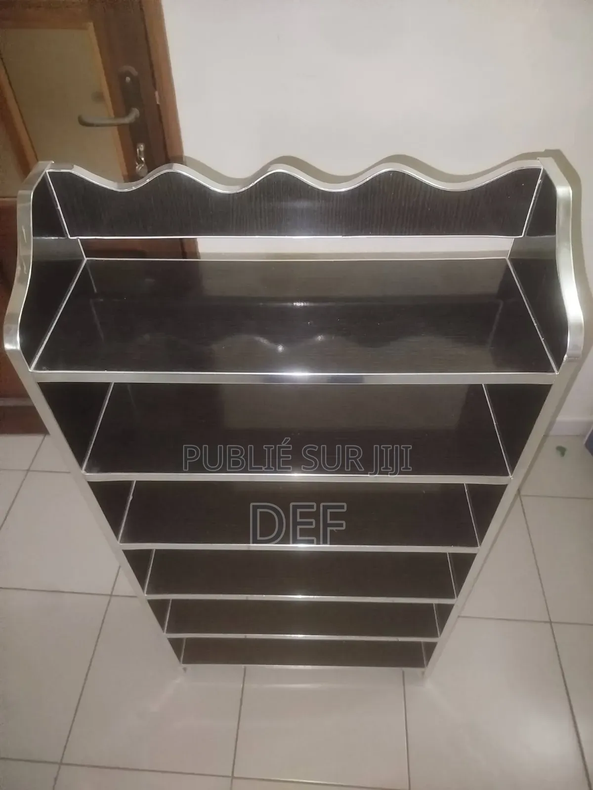 2 Range Chaussures en Parfait État