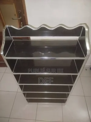 2 Range Chaussures en Parfait État