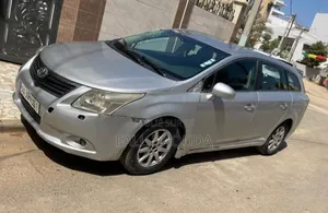 Toyota Avensis 2012 Gris