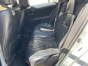 Toyota Avensis 2012 Gris