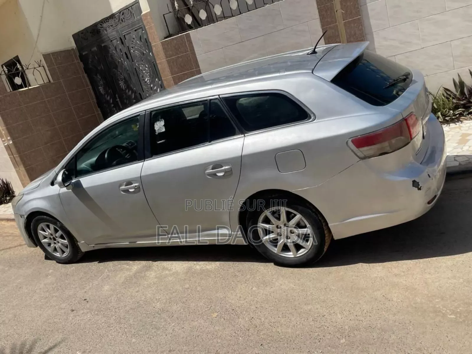 Toyota Avensis 2012 Gris