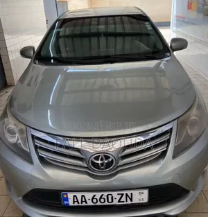 Toyota Avensis 2013 Gris