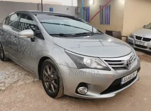 Toyota Avensis 2013 Gris
