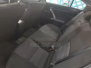 Toyota Avensis 2013 Gris