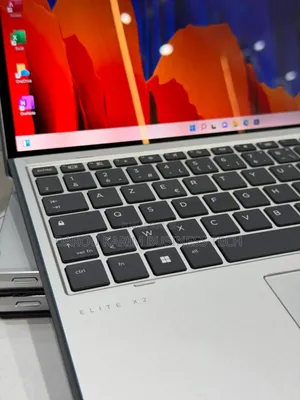 New Ordinateur portable HP Elite X2 G8 16GB Intel Core i5 SSD 256GB