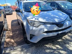 Toyota RAV4 LE 4dr SUV AWD (2.5L 4cyl 6A) 2018 Blanc