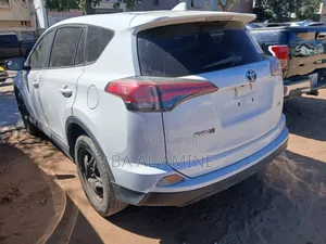 Toyota RAV4 LE 4dr SUV AWD (2.5L 4cyl 6A) 2018 Blanc