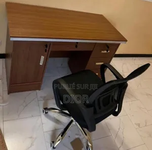 L'ensemble Table Bureau Et Chaises