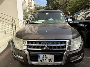 Mitsubishi Pajero 2015 Marron
