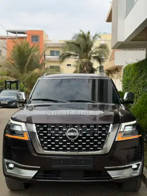 Nissan Pathfinder SV 2023 Marron