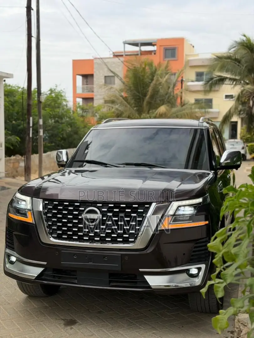 Nissan Pathfinder SV 2023 Marron