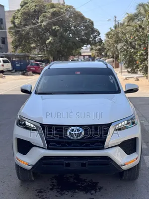 Toyota Fortuner 2021 Blanc