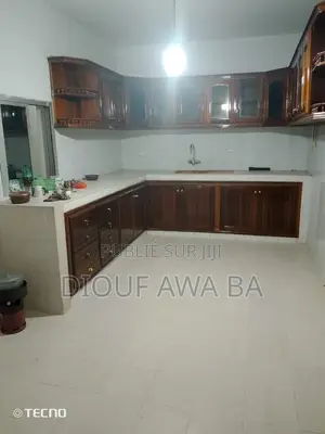 10chbre Villa dans Location Villa R+2, Niayes à Louer