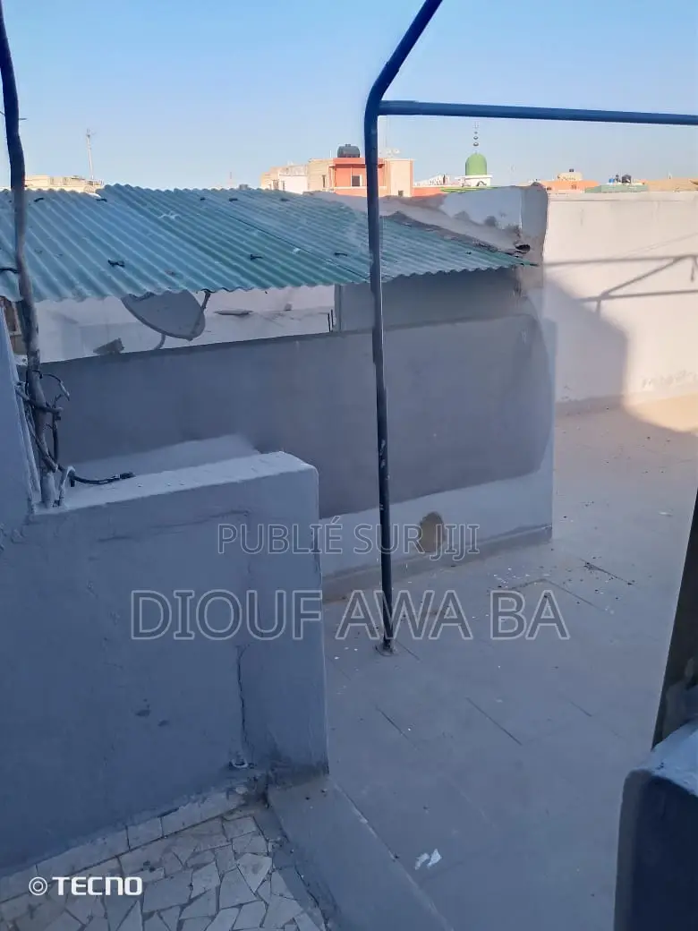 10chbre Villa dans Location Villa R+2, Niayes à Louer