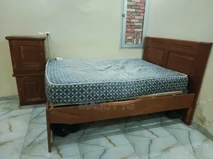 Un Ensemble De Lit 2 Places À Vendre