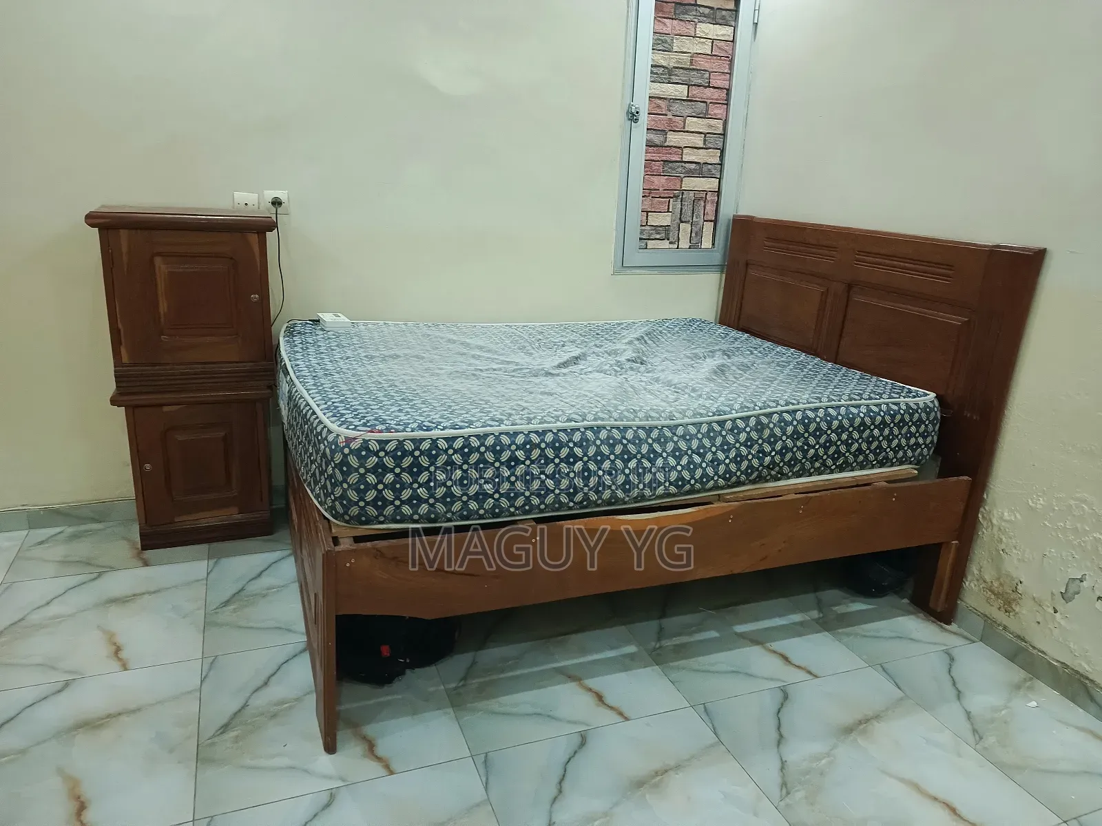 Un Ensemble De Lit 2 Places À Vendre