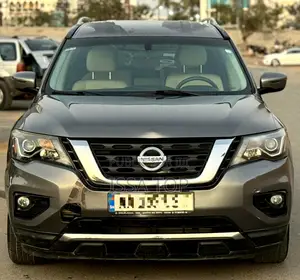 Nissan Pathfinder 2017 Gris