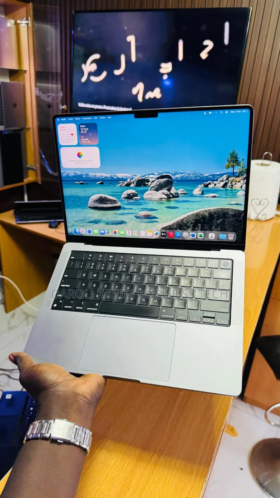 New Apple MacBook Pro 2023 M2 16GB Apple M2 SSD 512GB