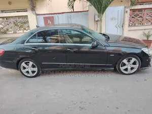 Mercedes-Benz 220E 2014 Noir